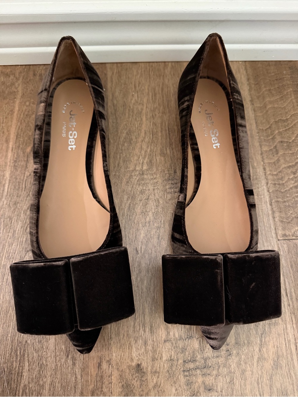 Jet-Set Paris Women's Brown Velvet Pointed Toe Flats with Bow, size 38, NEW